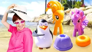 Литл пони в песочнице. Видео для детей — игры на пляже. Пони, куклы и Маша Капуки Кануки