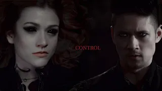 [Magnus Bane & Clary Fairchild] Who is in control ?