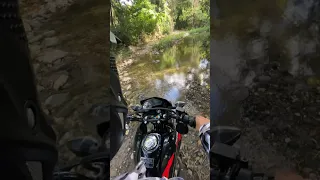 Cruzando rio en la honda xr150 #honda #offroad