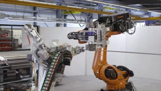 Automated tube bending: t motion DB 618 CNC with robot