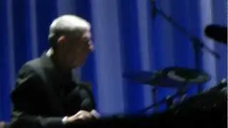 Leonard Cohen live in Barcelona 3/10/12 : Bird on a wire