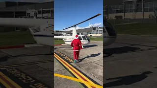 SANTA takes a HELICOPTER for CHRISTMAS 🎅 #shorts