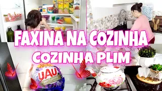 FAXINA  COZINHA  LIMPÍSSIMA  E ORGANIZADA  .