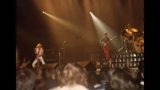 Queen - Live At Wembley Arena London, England (December 8th, 1980)
