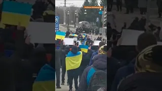 🇺🇦 Прапор України над Куп'янськом | Жителі мітингують проти окупації міста військами РФ