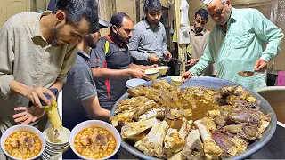 LAHORE HEALTHY BREAKFAST 43 YEAR OLD MAN SELLING SIRI PAYA - TARA BONG PAYA | STREET FOOD PAKISTAN