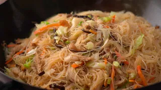 delicious rice noodle stir-fry