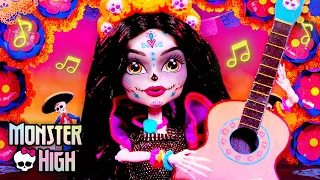 Skelita Celebrates Día de Muertos! (Official Music Video) | Monster High