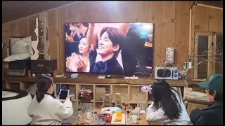 Sejeong’s Family reaction for winning an award on sbs drama awards 2022, specially Eomeoni 👏🏻🎉♥️