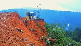 World Most Dangerous Bulldozer CAT D7R Working on The Edge of The Cliff