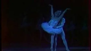 Maya Plisetskaya dances Swan Lake (vaimusic.com)