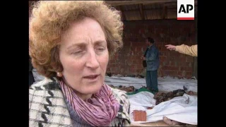 Kosovo - Relatives of dead visit bodies