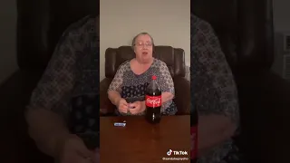 FUNNY OLD LADY DOES COKE AMD MENTOS WITH A HILARIOUS SURPRISE!