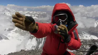 Dzięki małej ilości śniegu, zobaczyli szczątki! [Największe tajemnice Mount Everest]