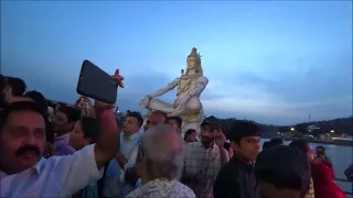 170. India 2022. Rishikesh. Нас пустили к статуе Шивы. Пуджа возле ашрама Пармат Никетан.