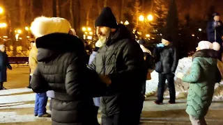 БУДУ Я САДОВНИКОМ ТВОЕЙ ЛЮБВИ!💃🕺👍/ТАНЦЫ В ПАРКЕ ГОРЬКОГО ХАРЬКОВ ДЕКАБРЬ 2021