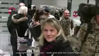 Deutsche Soldaten überraschen ihre Familien nach dem Einsatz