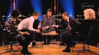 Magnus Carlsen checkmates Bill Gates in 9 moves! 12 seconds to be precise!