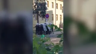 Zamieszki po śmierci Bartka S. w Lubinie. Policjanci zabarykadowali się w komendzie! | FAKT.PL