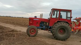 Old Romanian u650 tractor (modified) to plow!