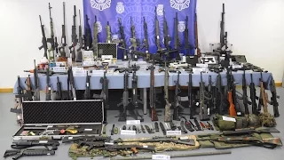 La Policía interviene un centenar de armas en un caserío de Vizcaya