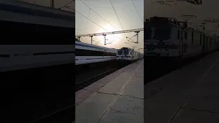 Varanasi Vande bharat overtake Lucknow mail 🚂🚂#shortsfeed #railfans #youtubeshorts #train #viral