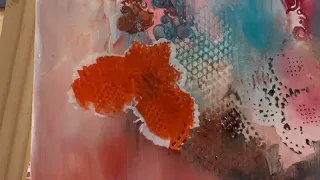 How can we easily create a textured abstract figurative painting using different nets and colors