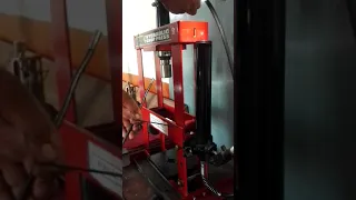 How to refill oil in Hydraulic Shop Press