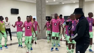 Orlando Pirates☠️ players singing #gwijo NGIZOMTSHELA UMAMA