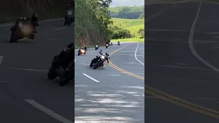 Andando na frente das carenadas curva da casinha