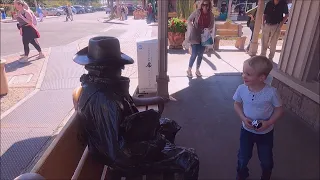 Pretending to be a statue and surprising everyone!