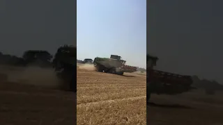 Real footage of a class lexicon 750 combine harvesting wheat sorry for the shaking in this video