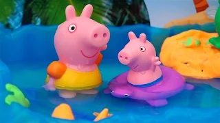 Peppa Pig Plays Water Games with George ! Toys and Dolls Family Fun Videos | Sniffycat