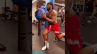 Derrick Henry continues freakish workout routine and jumps over four feet