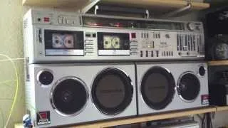 Ghettoblaster Toshiba RT-S983 BomBeat WX-1  German Version:-)