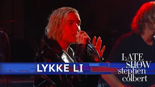 Lykke Li Performs 'Deep End'