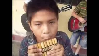 Niño Genio,toca el cóndor pasa