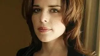 13 Sexy Photos of Neve Campbell