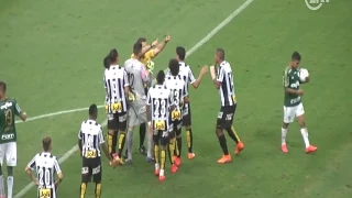 Árbitro expulsa o jogador errado na final do Paulista