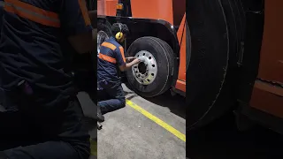 World Record for Commercial Bus Tire Change