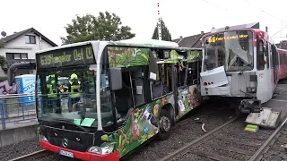 Stadtbahn kollidiert mit Linienbus - 5 Verletzte - Bahn entgleist in Sankt Augustin am 05.10.23