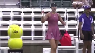 Ukrainian Angelina Kalinina refused handshake after the match with Russian Anna Kalinskaya