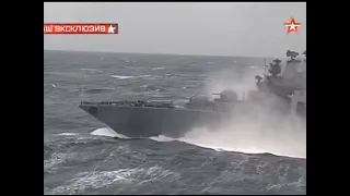 Крейсера 68 бис ВМФ СССР .в шторм.
