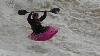 Brooke Hess | Detonator Wave, Quebec | Freestyle Kayaking