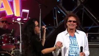 Starship - Mickey Thomas "Nothing's Gonna Stop Us Now" @Epcot 10/28/2018