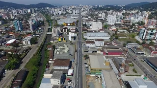 Sobrevoando 23 km sobre a Cidade de Joinville SC - De Sul a Norte - Drone