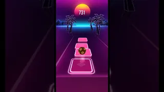 Разблокиросвали новые песни и сыграли вних. В игре Tiles hop edm rush