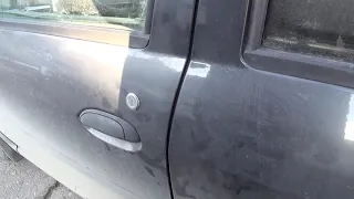 как устранить стук в двери машины