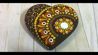 Creating a Dot Mandala on a molded Heart art stone - Video 352