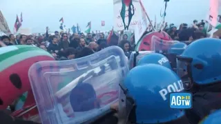 Corteo pro Palestina a Napoli, tensioni con la polizia vicino al consolato Usa
